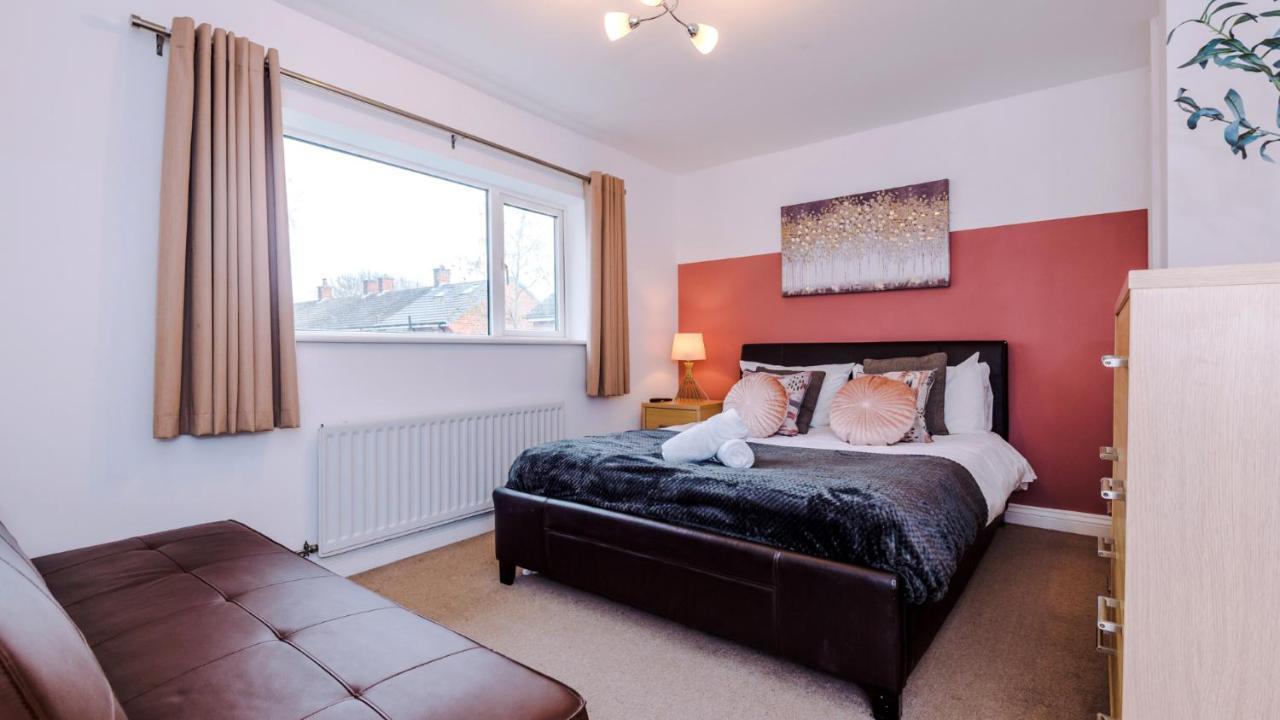 Newhall Road - 4 Bedroom Chester - Parking *
