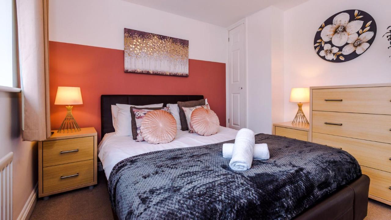 Newhall Road - 4 Bedroom Chester - Parking * Wervin