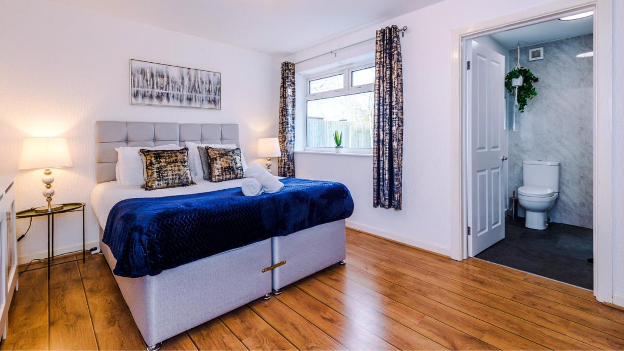 Newhall Road - 4 Bedroom Chester - Parking Wervin