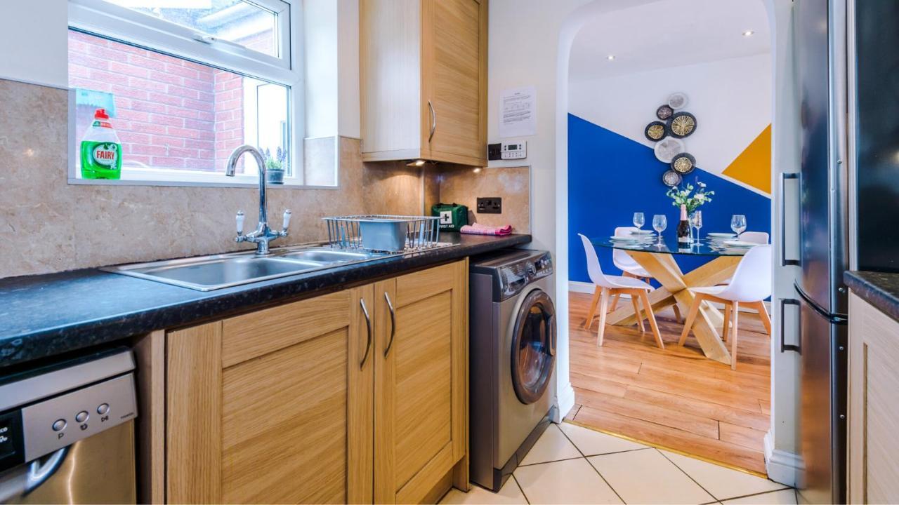 Holiday home Newhall Road - 4 Bedroom Chester - Parking Wervin