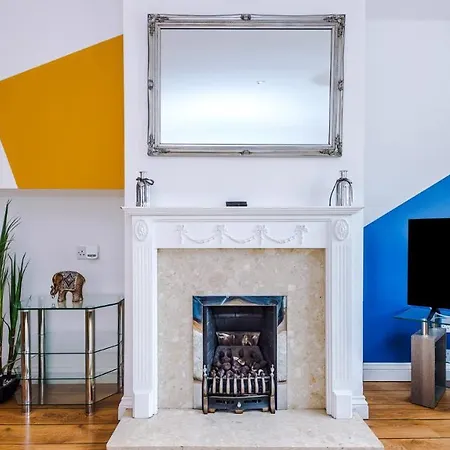 Newhall Road - 4 Bedroom Chester Home - Parking Wervin Extérieur photo