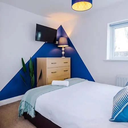 Newhall Road - 4 Bedroom Chester Home - Parking Wervin Extérieur photo