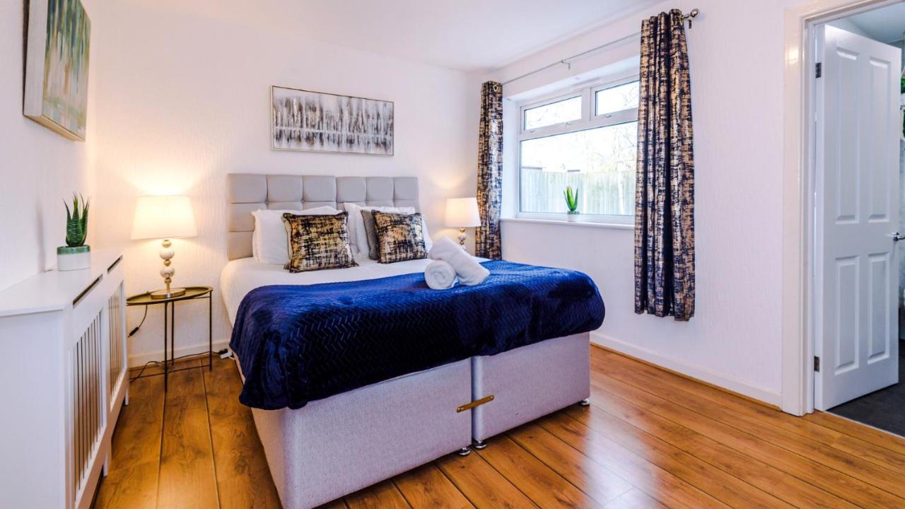 Newhall Road - 4 Bedroom Chester - Parking Wervin