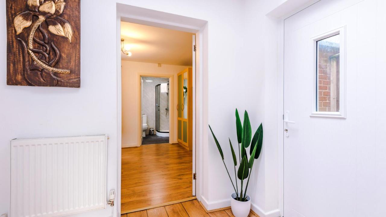 Holiday home Newhall Road - 4 Bedroom Chester - Parking *